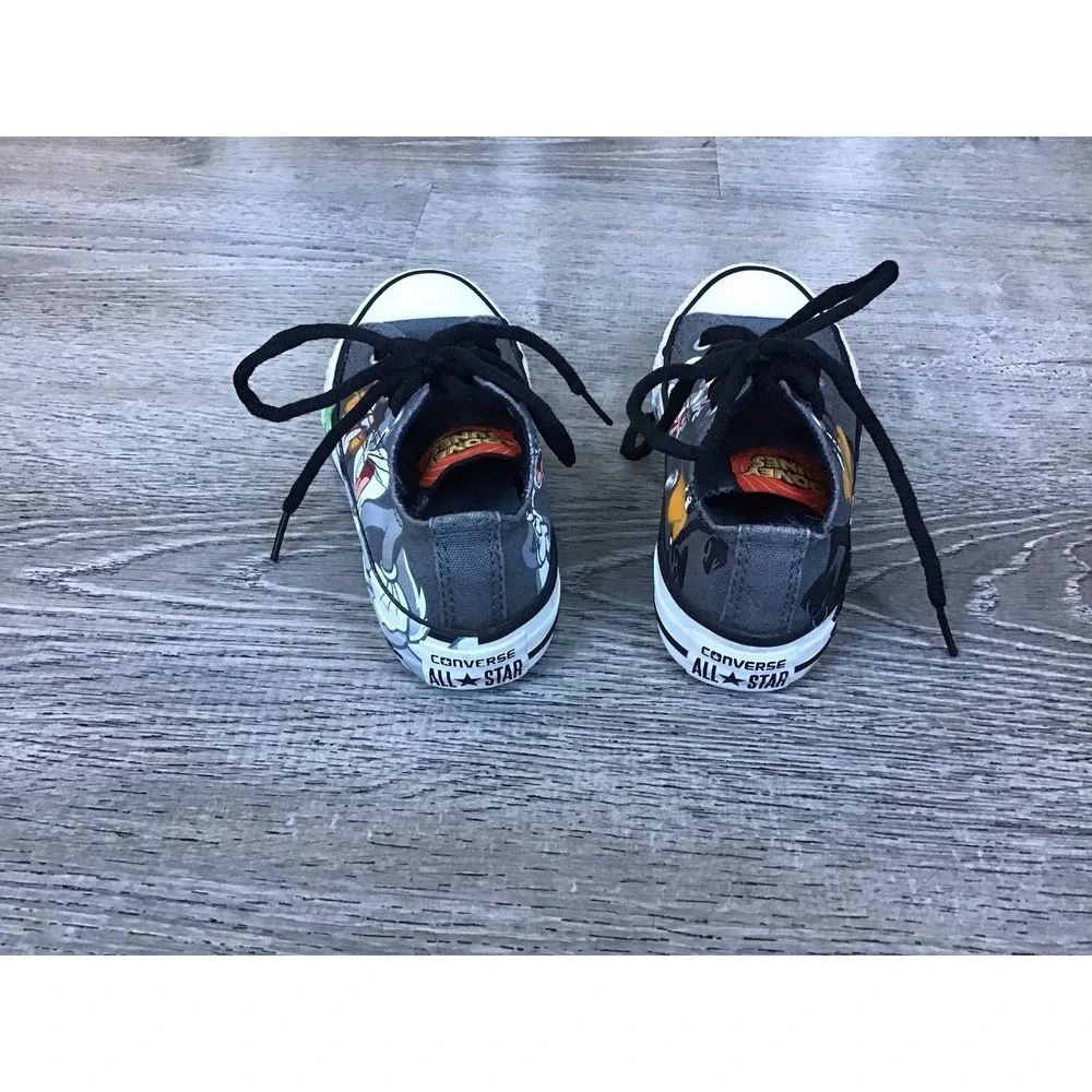 Converse Youth Size 12C Chuck Taylor All Star Looney Tunes LOW TOP 358892f